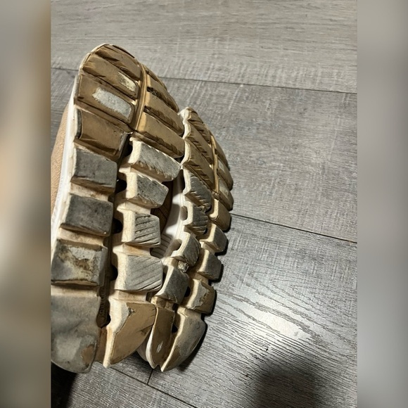 On Cloud Hi Sneakers in Yellow Size 6.5 SOLD OUT - Picture 6 of 6